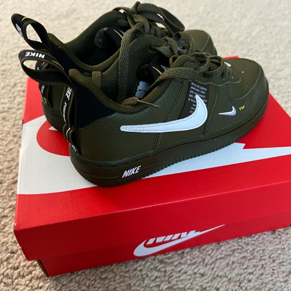 💯Authentic Nike Air Force 1 - Picture 3 of 3